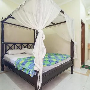 Gasthuis Lori Beach, Seminyak